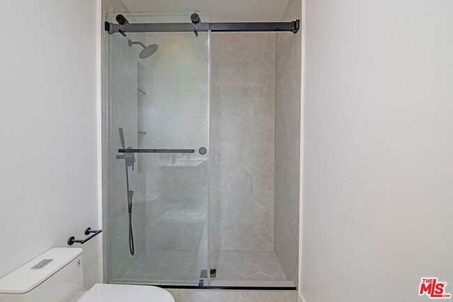 Building Photo - 466 S Orlando Ave