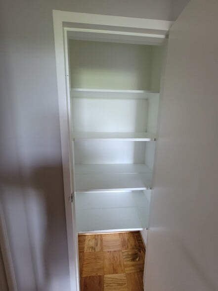 Linen closet - 4390 LORCOM Ln