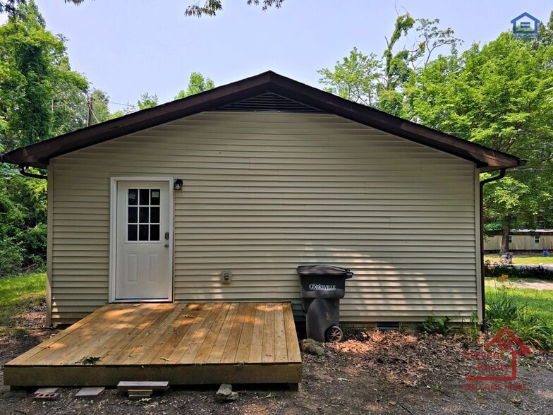 Building Photo - 307 C C Camp Rd