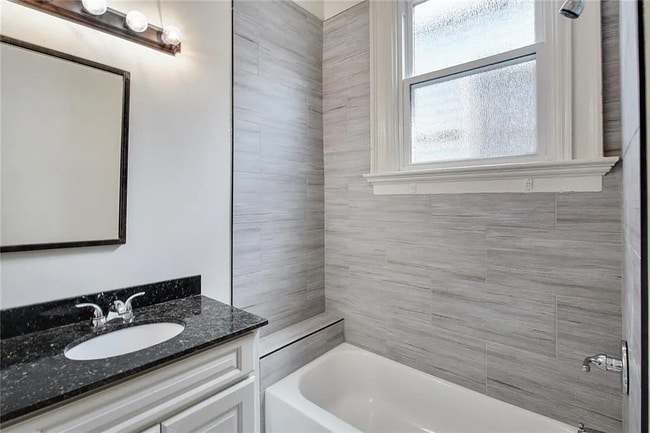 Building Photo - 2117 Marais St