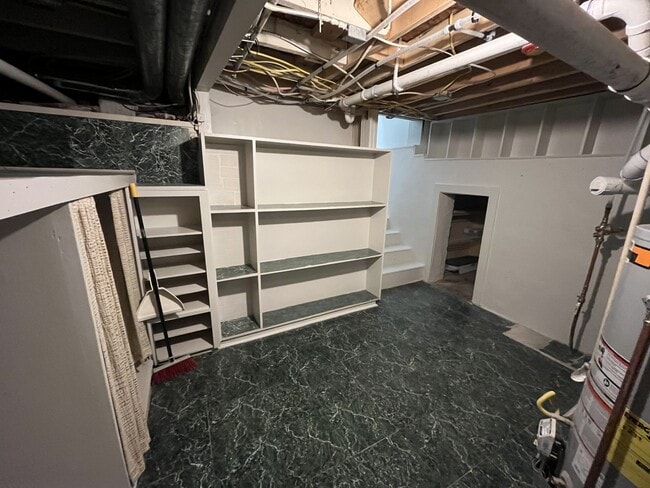 Building Photo - 1649 Roslyn St