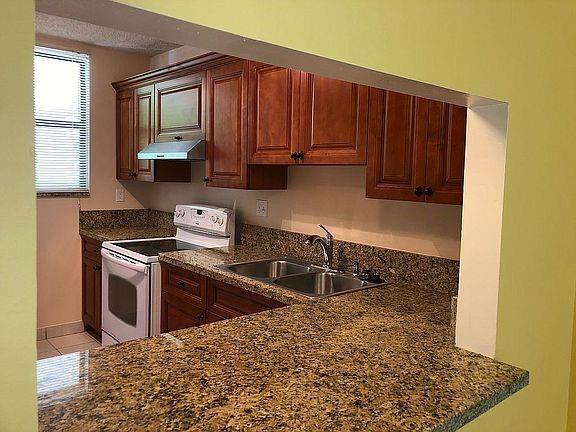Building Photo - 8433 Forest Hills Dr