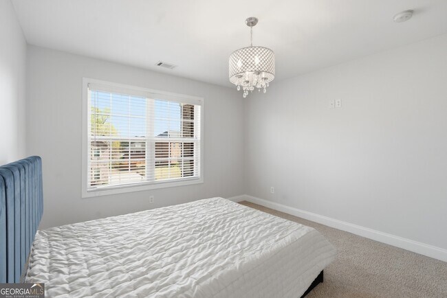 Building Photo - 3311 Bartlett Ave NE