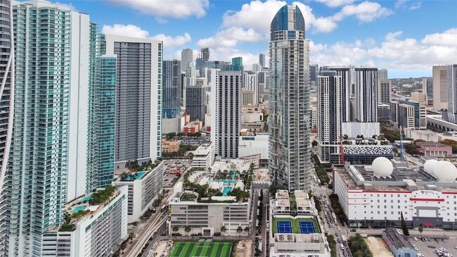 Building Photo - 851 NE 1st Ave