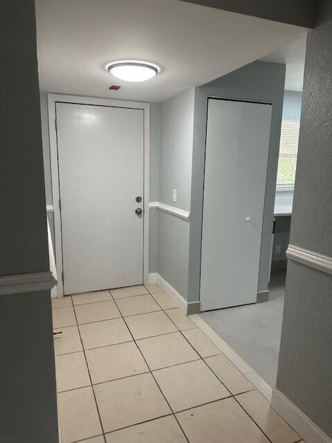 Building Photo - 2700 Coral Springs Dr