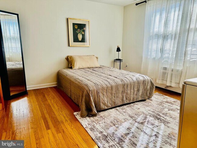 Building Photo - 1334 Montgomery Ave