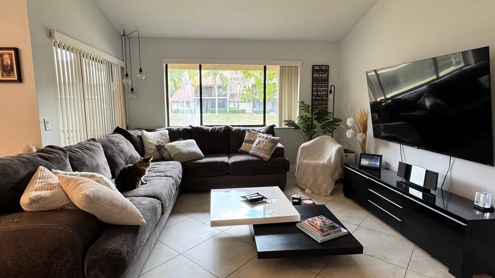 Building Photo - 5641 Coach House Cir