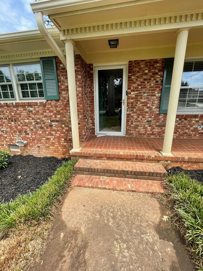 Building Photo - 4 Bedroom 2.5 Ranch Located Near Wade Hampton Boulevard!!