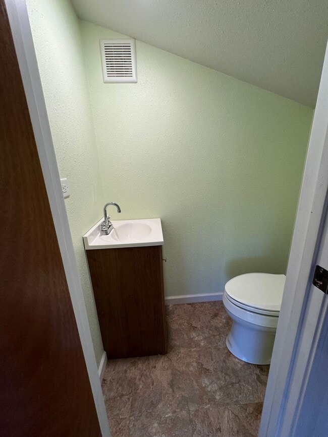 Building Photo - Single Family Home with 1 Bedroom 1.5 Bath...
