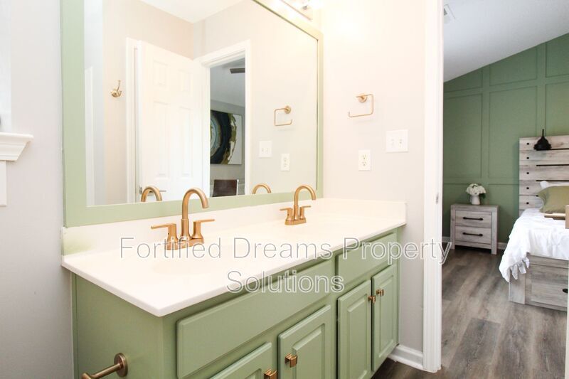 Building Photo - 310 Bridford Downs Dr