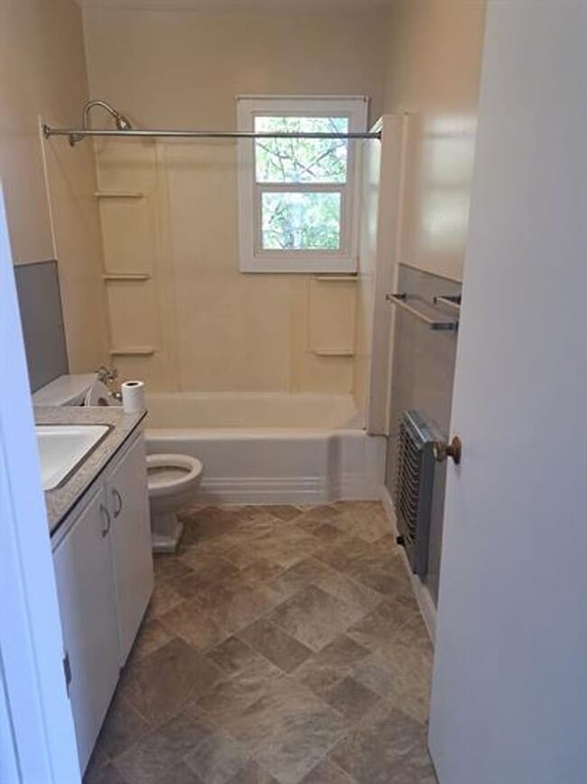 Building Photo - L987