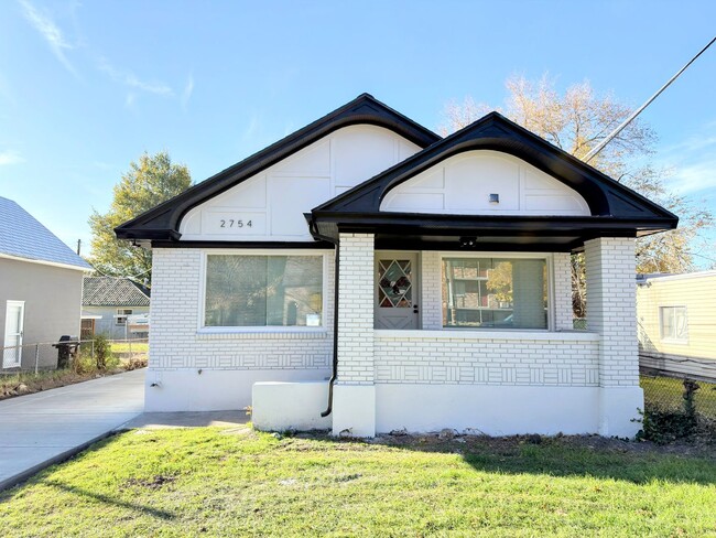 Building Photo - Beautiful Remodeled Home