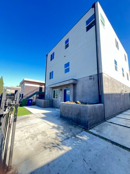 Building Photo - 789 E 41st Pl