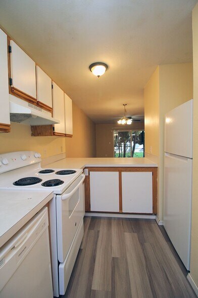 Building Photo - 3548-3548 NE 102nd Ave