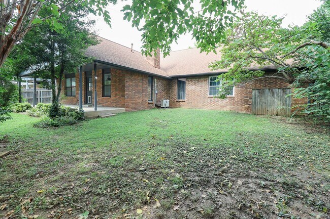 Building Photo - 3 Bed | 2 Bath | South Tulsa