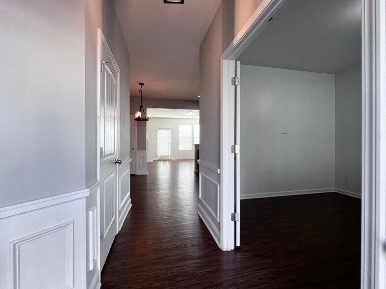 Building Photo - 9938 Sweet Basil Dr