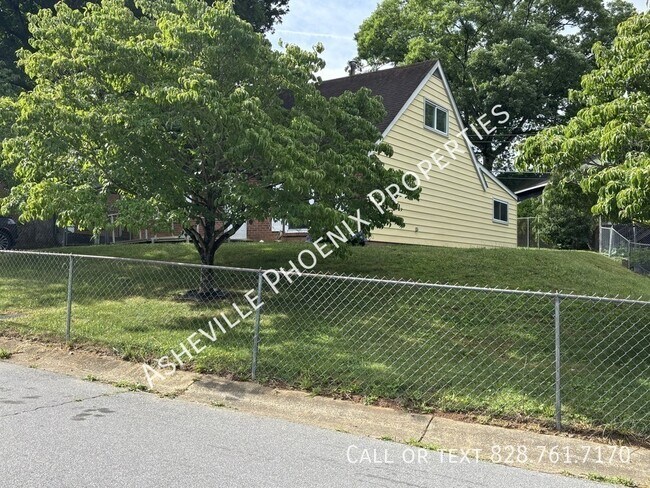 Building Photo - 18 Dogwood Ct