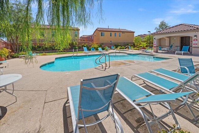 Building Photo - Gorgeous 3 Bed 2.5 Bath Home with Modern Feel