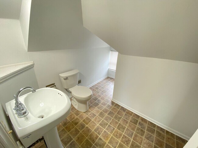 Building Photo - W Norwich Ave 32-34 GW2