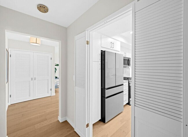 Building Photo - 266 S Madison Ave