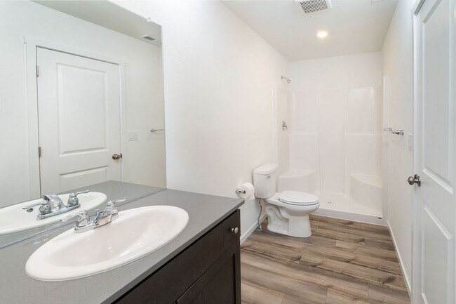 Building Photo - Brand New Home - 3bdrm 2.5ba - The Reserve in the Pines - La Pine, OR