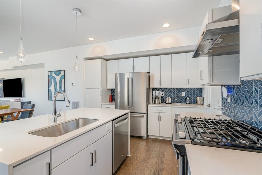 Building Photo - 1659 Duckworth Ave