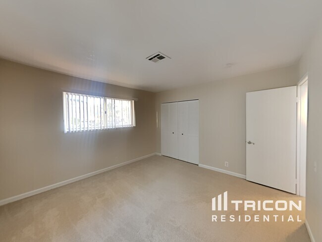 Building Photo - 3746 Terrace Dr