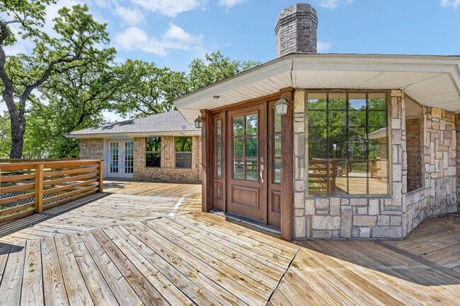 Building Photo - 3901 High Rd