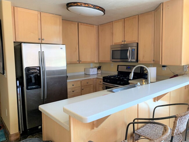 Building Photo - Perfectly Located Crestview Condo - Fully ...