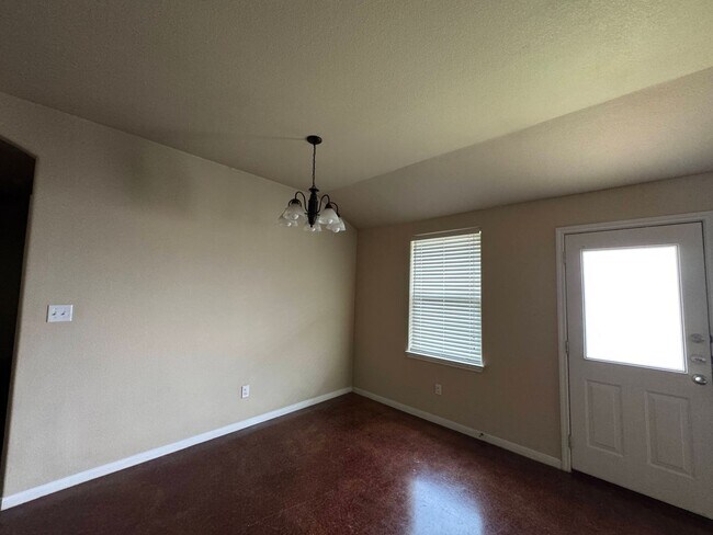 Building Photo - 4305 Cambridge Dr