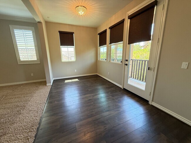 Building Photo - 29052 W Hills Dr