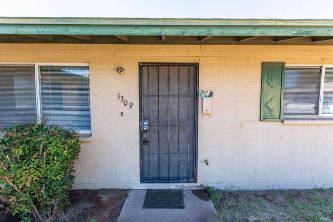 Building Photo - 1309 N Arbor Ave