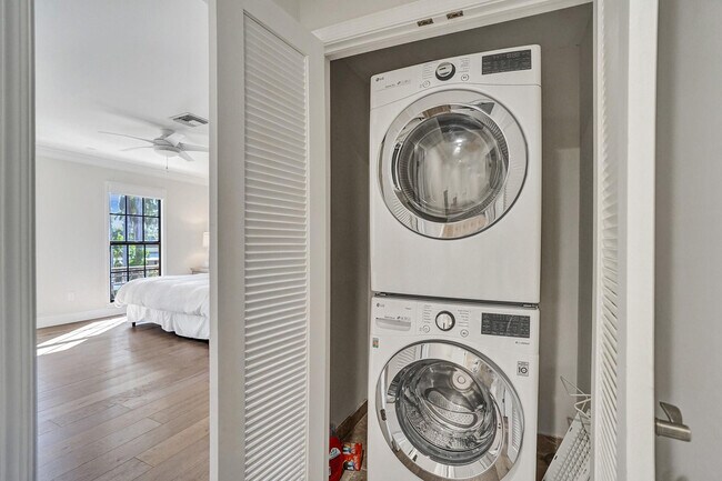 Building Photo - 73 Nurmi Dr