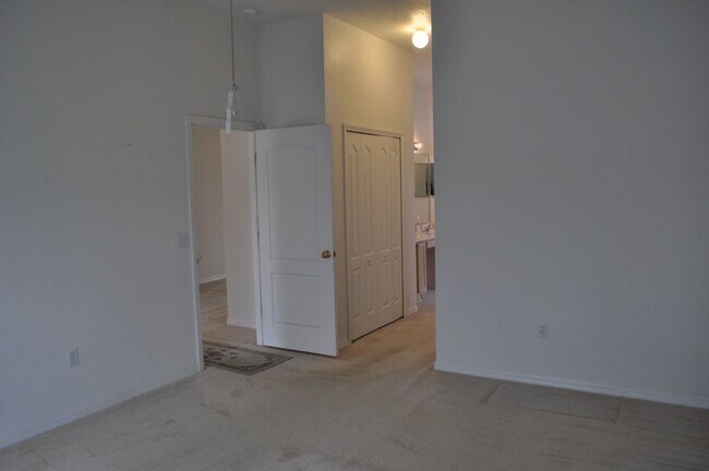 Building Photo - Lovely home in Pine Lakes