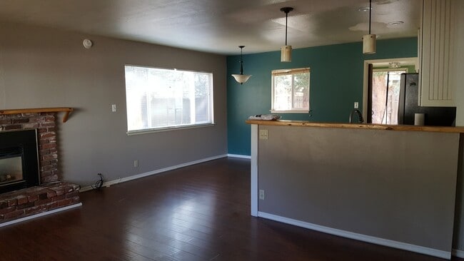 Building Photo - Cozy and clean home in the county near the...