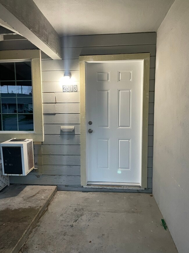 Building Photo - 2513 Michelle Dr