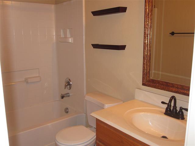 Building Photo - 609 Twin Knoll Dr