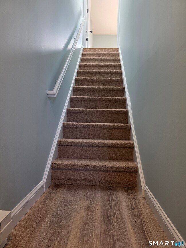 Building Photo - 87 Aspetuck Vlg