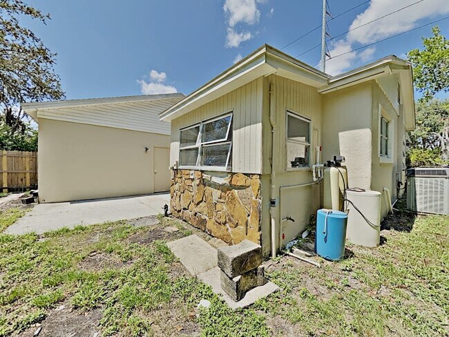 Building Photo - 9510 N Albany Ave