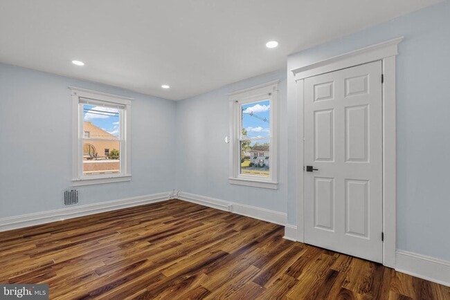 Building Photo - 601 High St