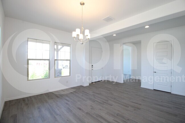 Building Photo - 19031 E Braeburn Ln