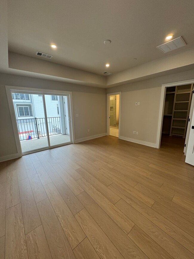 Building Photo - Stylish West Nashville 3 bed 2.5 bath - Pet Friendly
