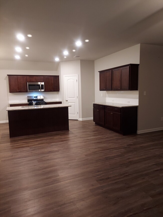 Building Photo - 13060 Fowler Dr