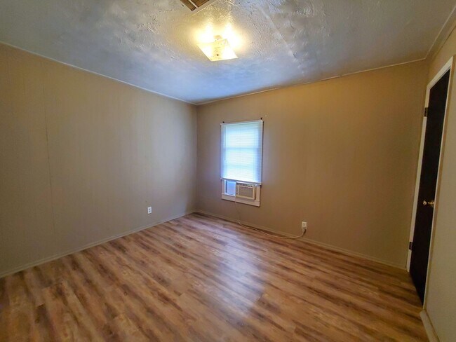 Building Photo - 485 Old Hwy 90 W, #31 Vidor, TX 77662