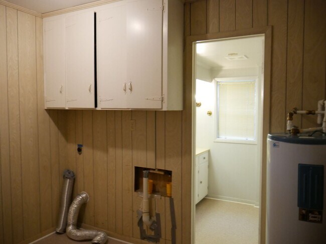 Building Photo - Home in Hahira in the country