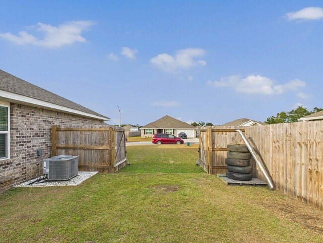 Building Photo - 8775 Clearbrook Dr