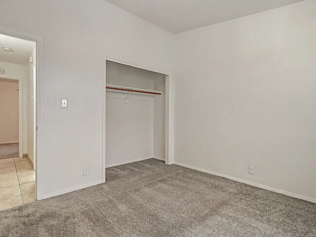 Building Photo - "Spacious 4-Bedroom Gem on Quartz Dr – Your Ideal Albuquerque Retreat!"