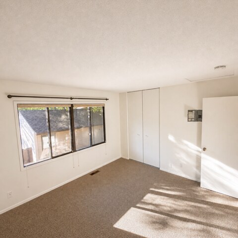 Building Photo - 240 W Eagle Lake Dr
