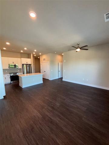 Building Photo - 111 Town Pl