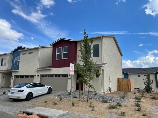 Building Photo - Only 1 Resident - Newer Home